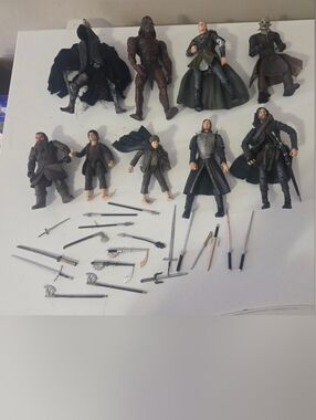Lord of the Rings Action Figures And Weapons Lot